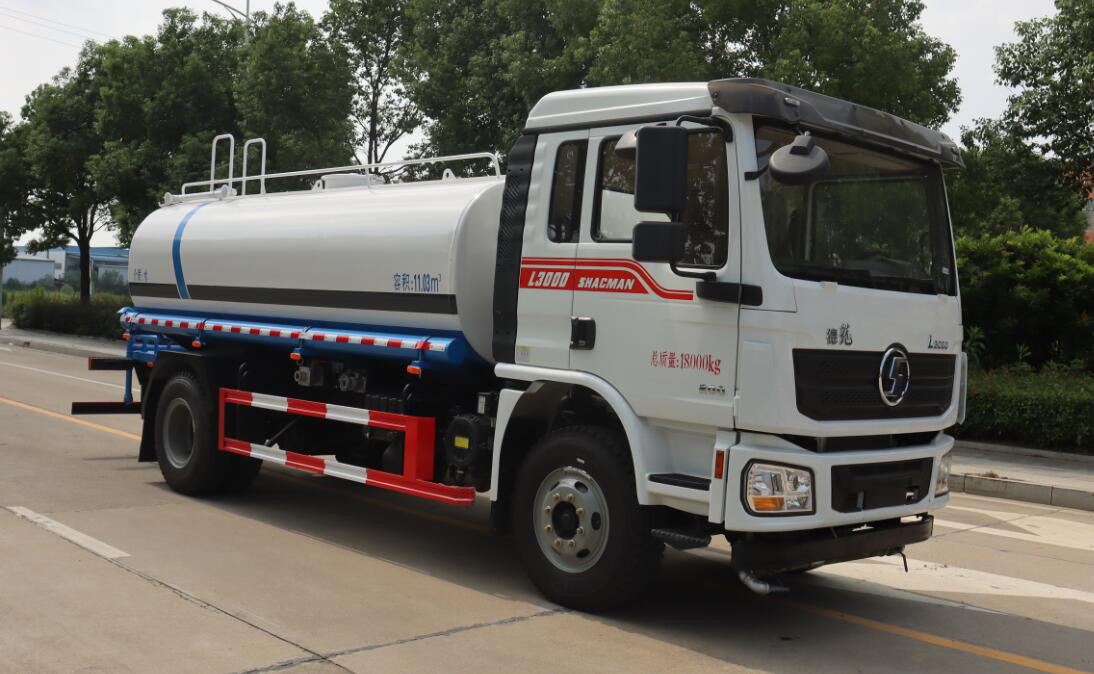 中汽力威牌HLW5180GSS6SX洒水车